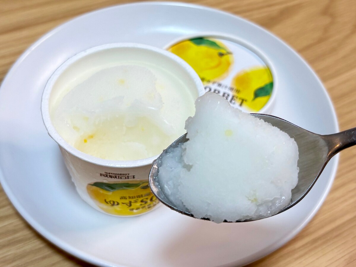ゆずの風味が濃厚。軽やかで爽快感あふれるソルベは暑い日に食べたい一品です！