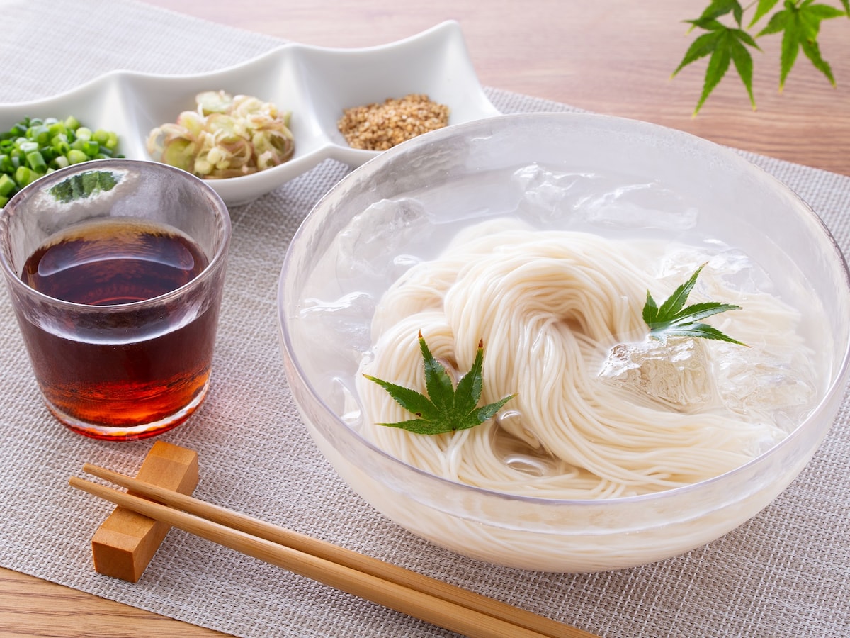 思いやりのなさが露呈する「そうめん問題」（画像：PIXTA）