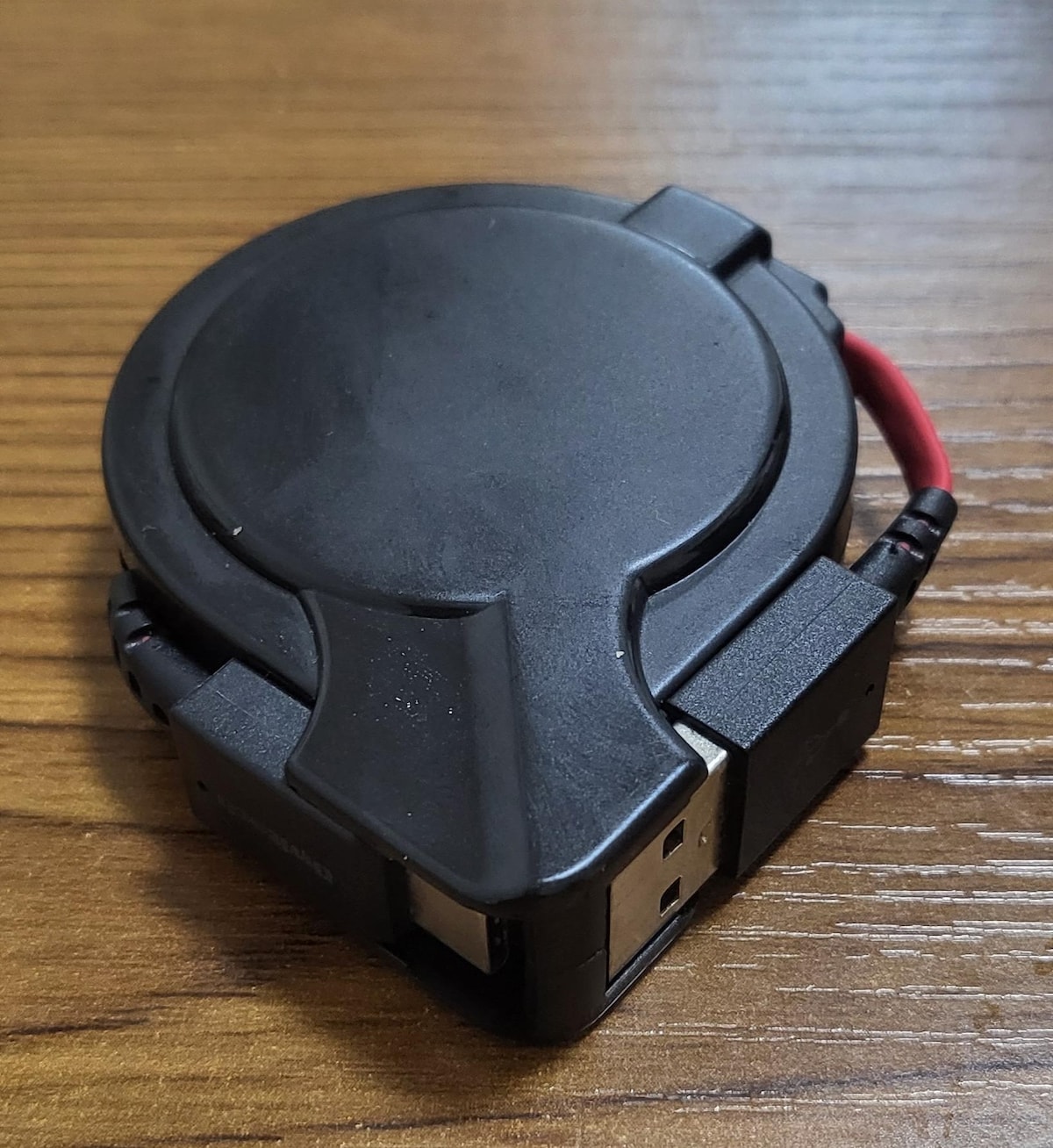 楽天の「巻き取り式USB充電ケーブル」は小型サイズで持ち運びに便利