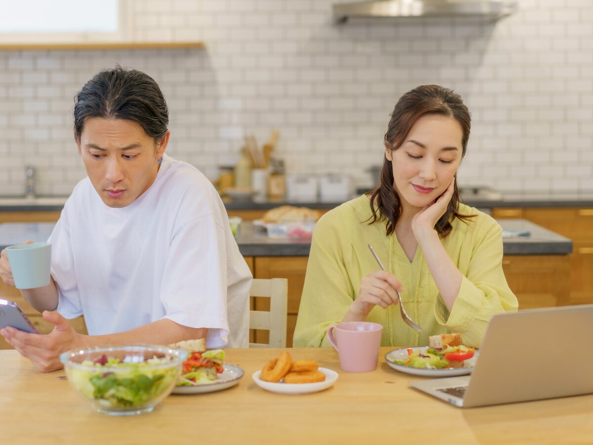専業主婦という概念がなく、夫婦も個人として独立している中国。なのに、愛国心が強いのはなぜ？※画像出典：PIXTA