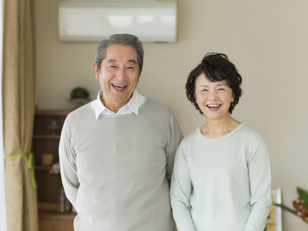 「保険はもう不要？」シニア世代の加入率と備えの実態は？【高齢社会白書】※画像：amanaimages