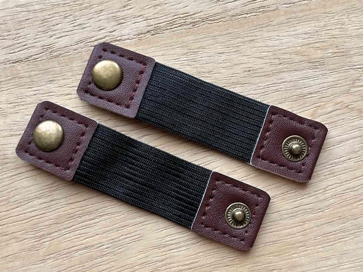 キャンドゥの「リュックのヒモ固定バンド BK／BE／BR」のサイズは約20mm×80mm