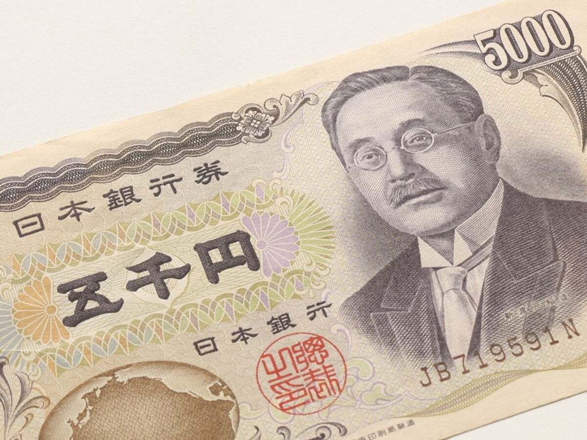 新渡戸稲造の五千円札が高額落札！ その理由とは？ ※画像：PIXTA（画像はイメージ）