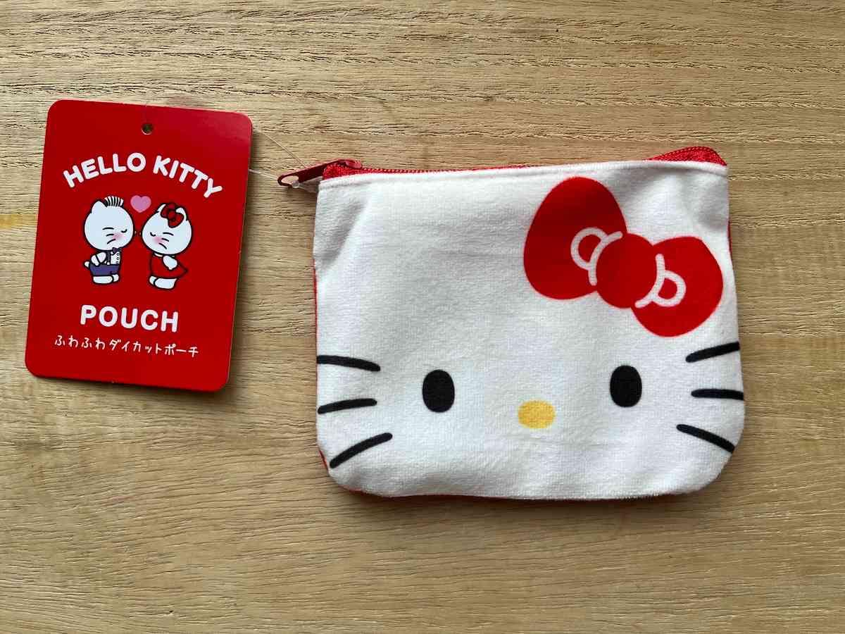 キャンドゥの「ふわふわダイカットポーチ KT フェイス」