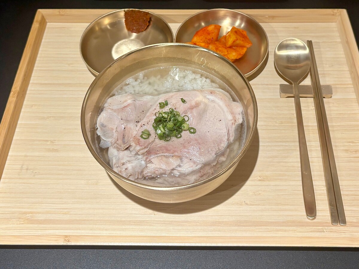 「デジコムタン」並 980円（税込）／ 大 1280円（税込）／ 特大 1580円（税込）　