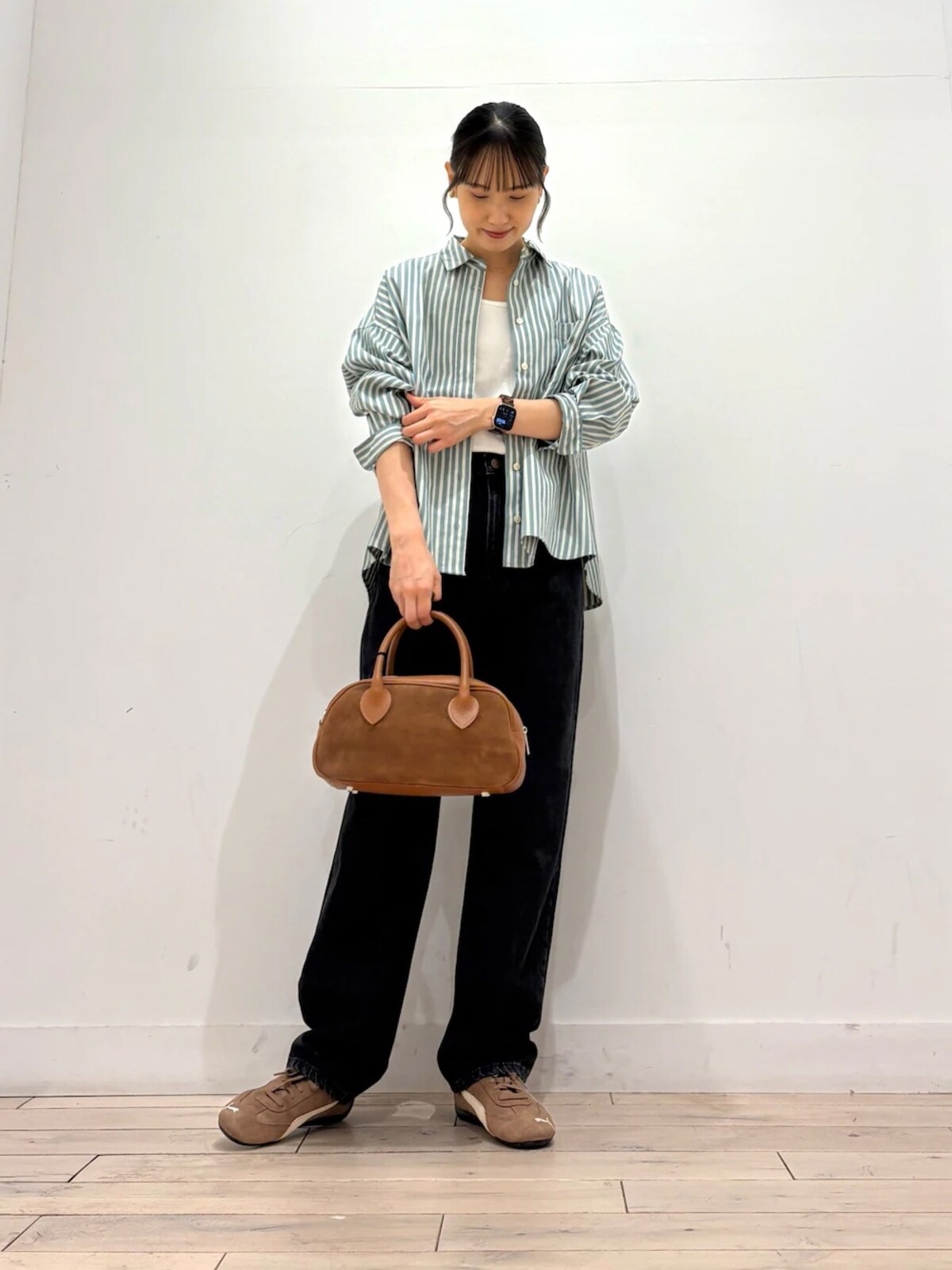 ブラウンが秋冬らしいニュアンスをプラスしてくれます　出典：WEAR