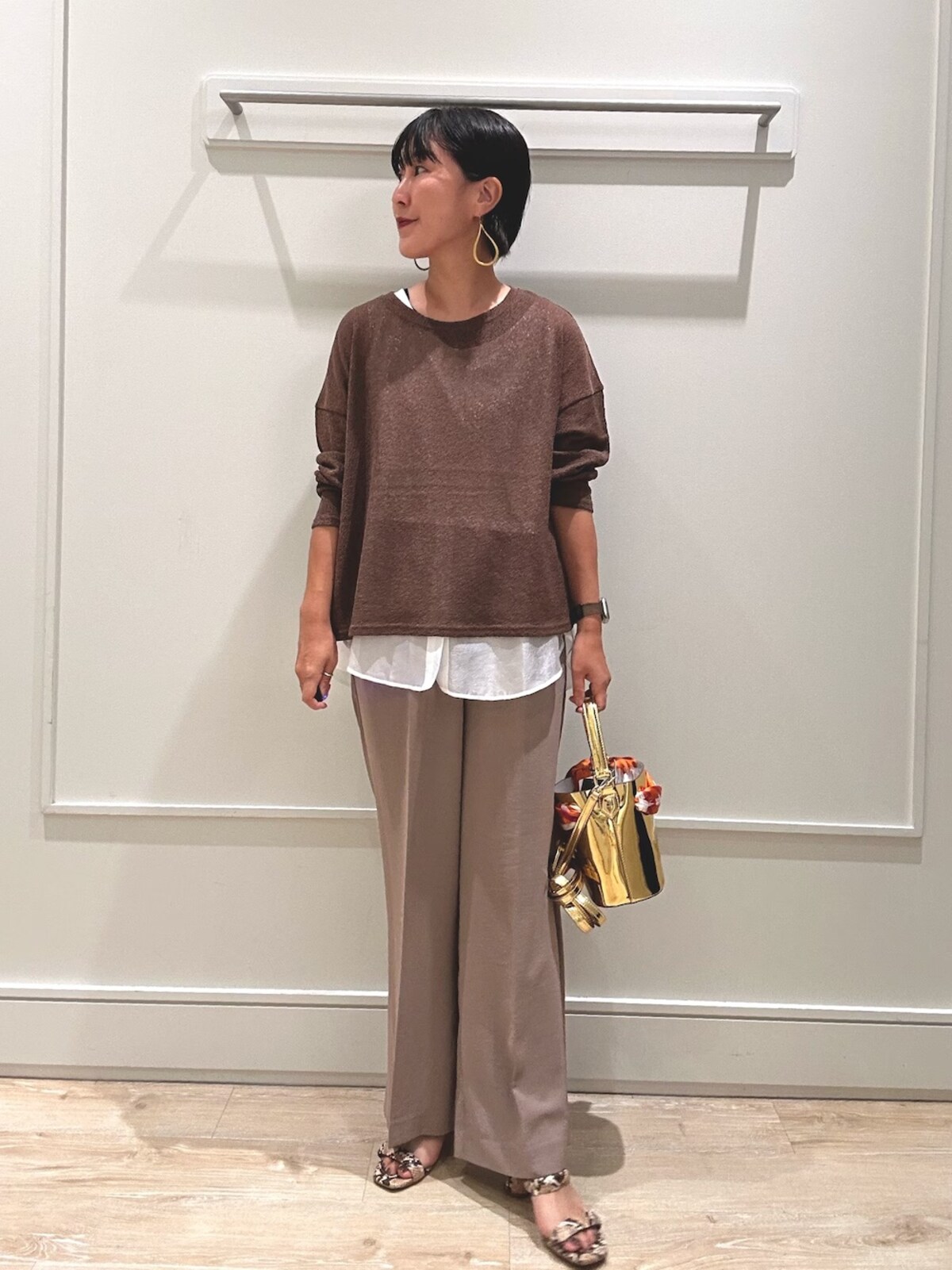 透け素材のブラウンで抜け感を　出典：WEAR