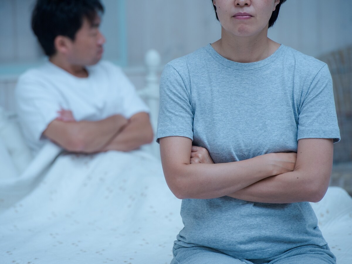 子どもが熱を出すと不機嫌になる夫って……（画像：PIXTA）