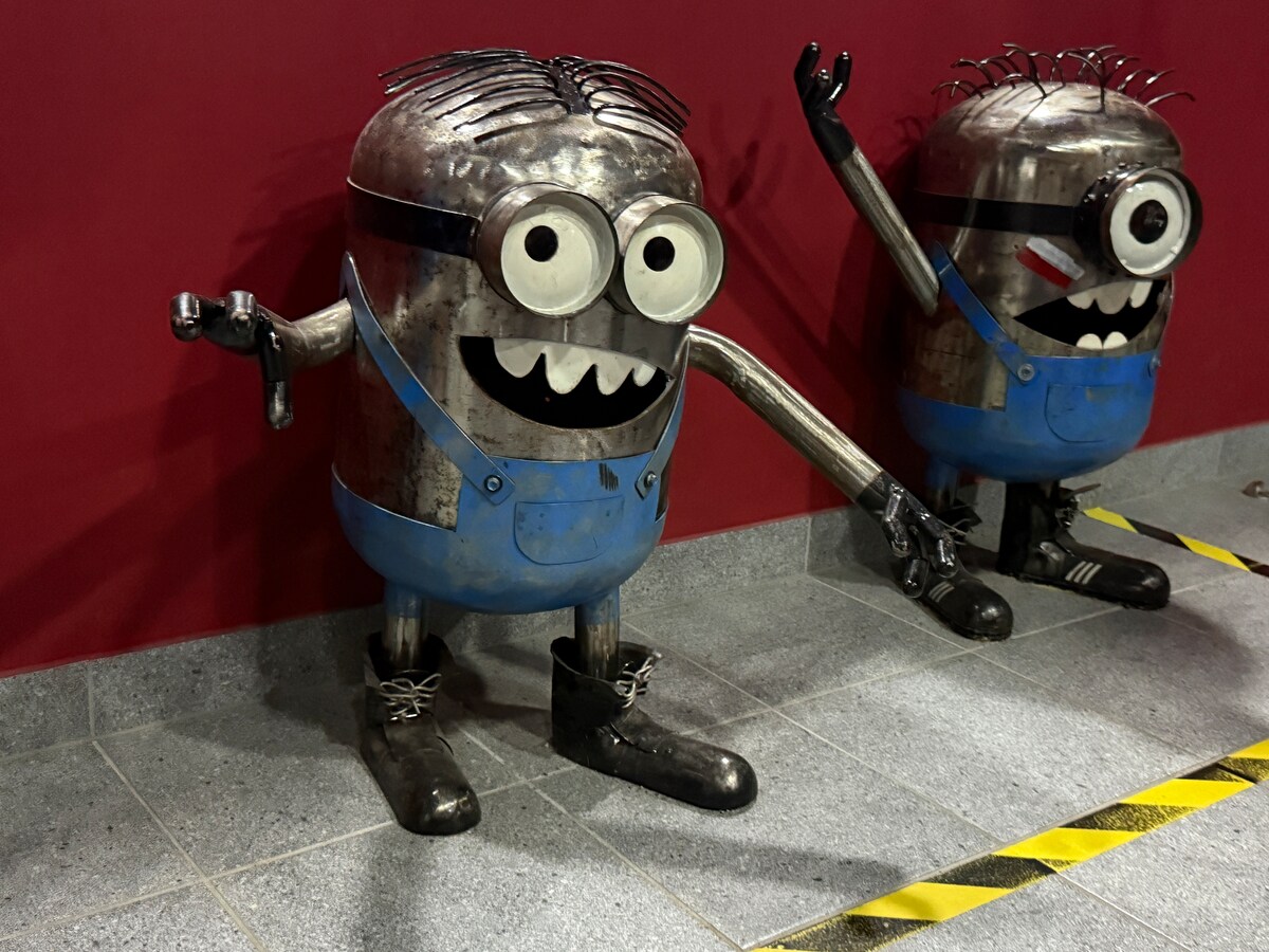 かわいいミニオン風ロボットがお出迎え