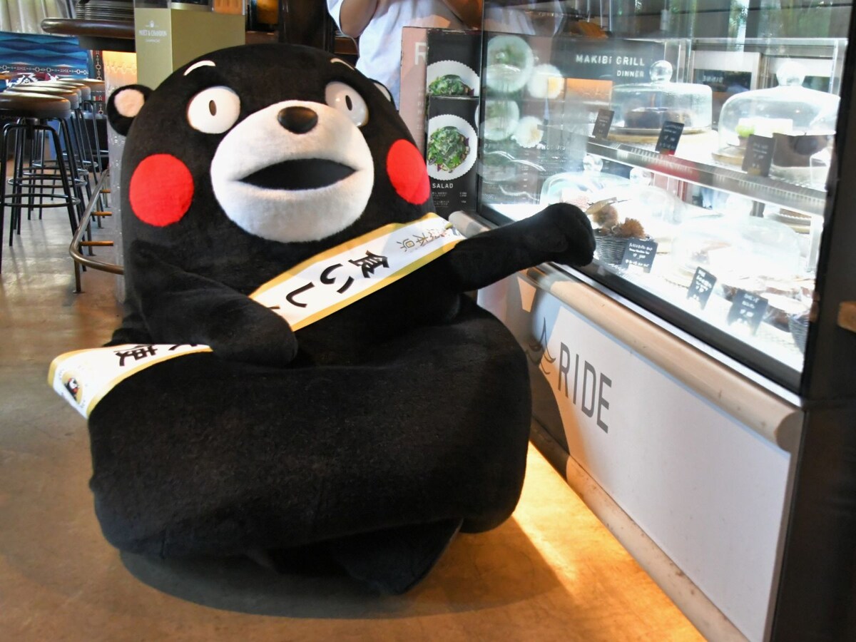 全部食べたいんだモン～＝8月26日、東京都品川区