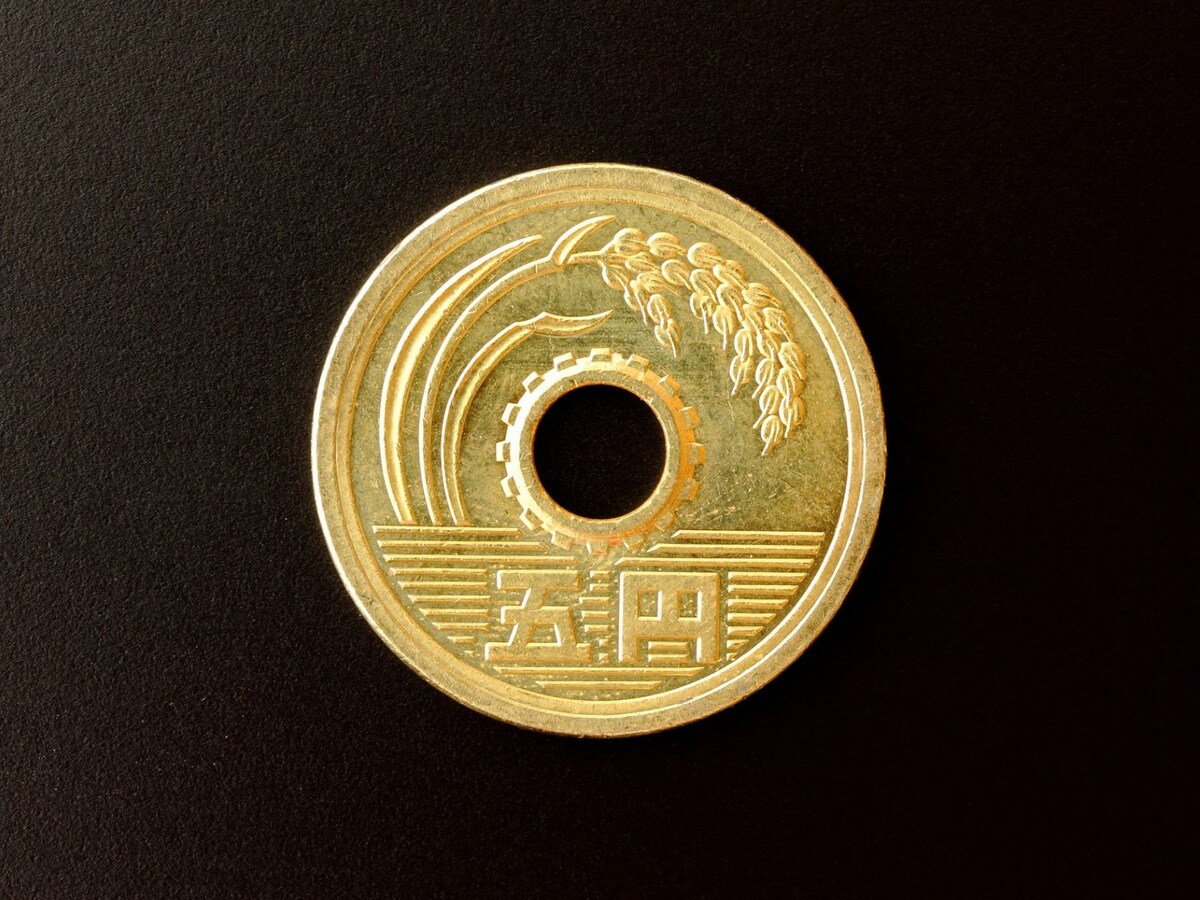 5円玉（画像出典：PIXTA）