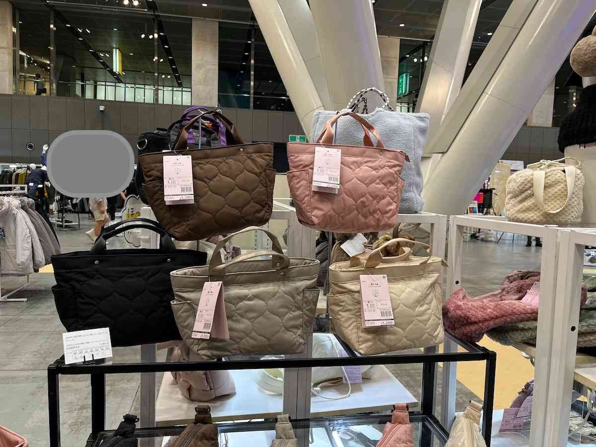 ワークマンの「撥水・中綿ミニトートバッグ」