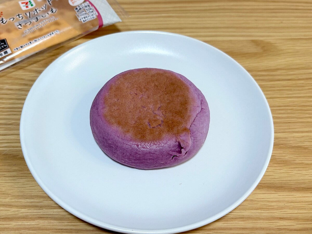 韓国で食べるホットクよりも、分厚めでずっしりしている気がします 