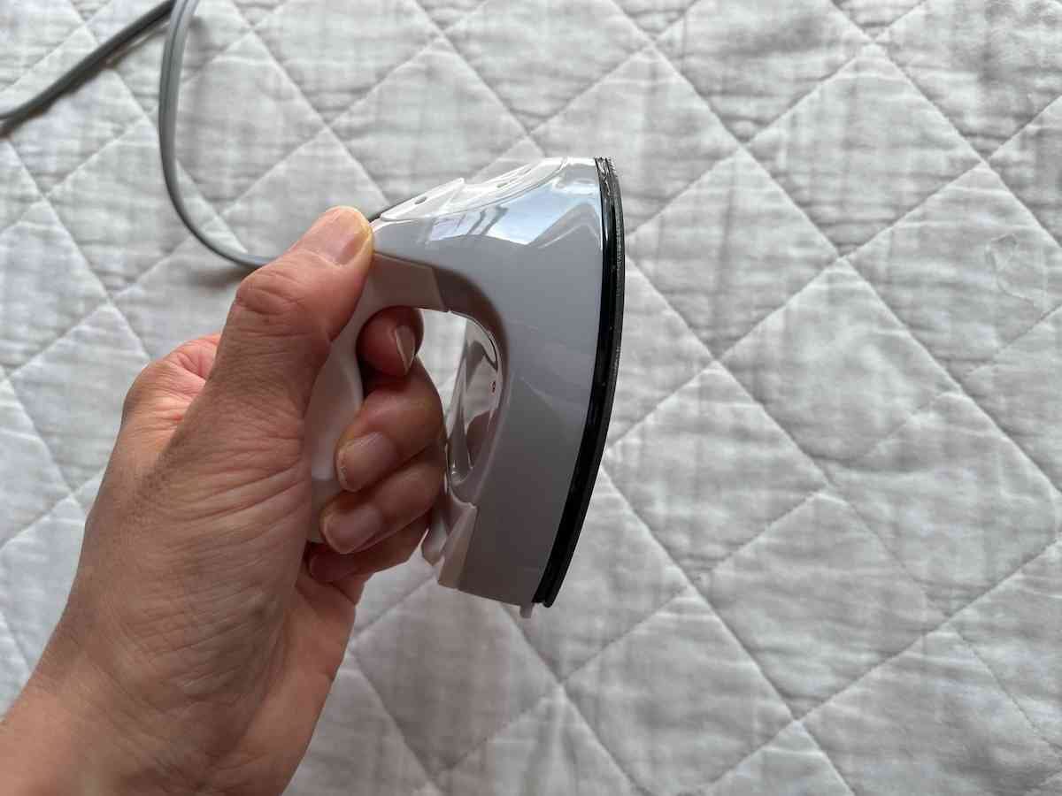 キャンドゥの「プチアイロン」は本当にプチサイズ