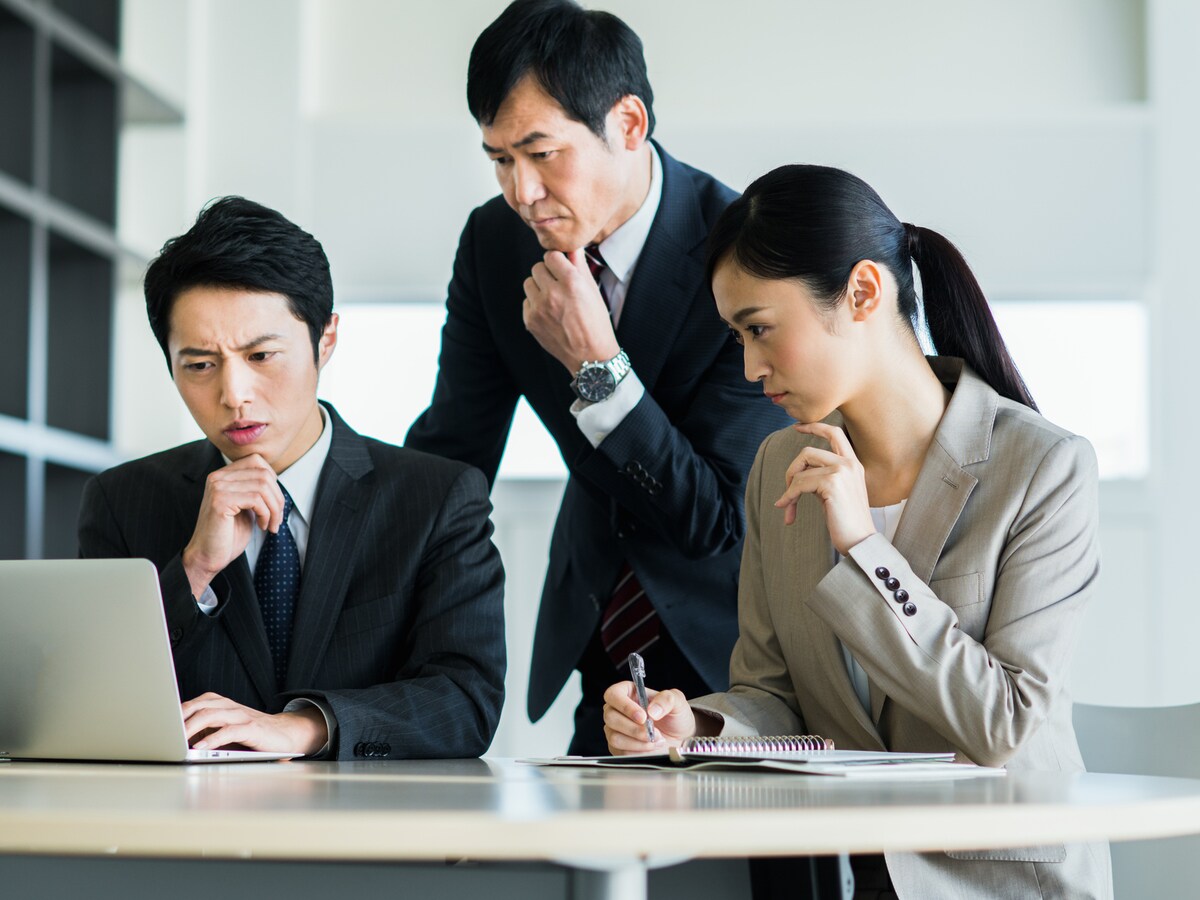 「手っ取り早く教えてください」と迫る部下に悩んだことはありませんか？悪気のない部下の言動に隠された、世代間の価値観のズレとは。 ※画像出典：PIXTA
