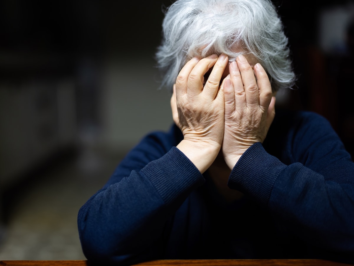 「孤独死が怖い」と泣く母を引き取ったら……（画像：PIXTA）
