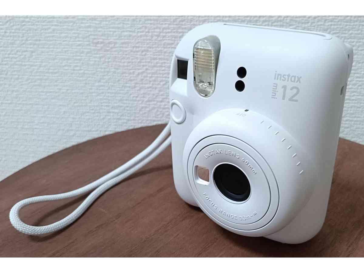 FUJIFILMの「instax mini 12」