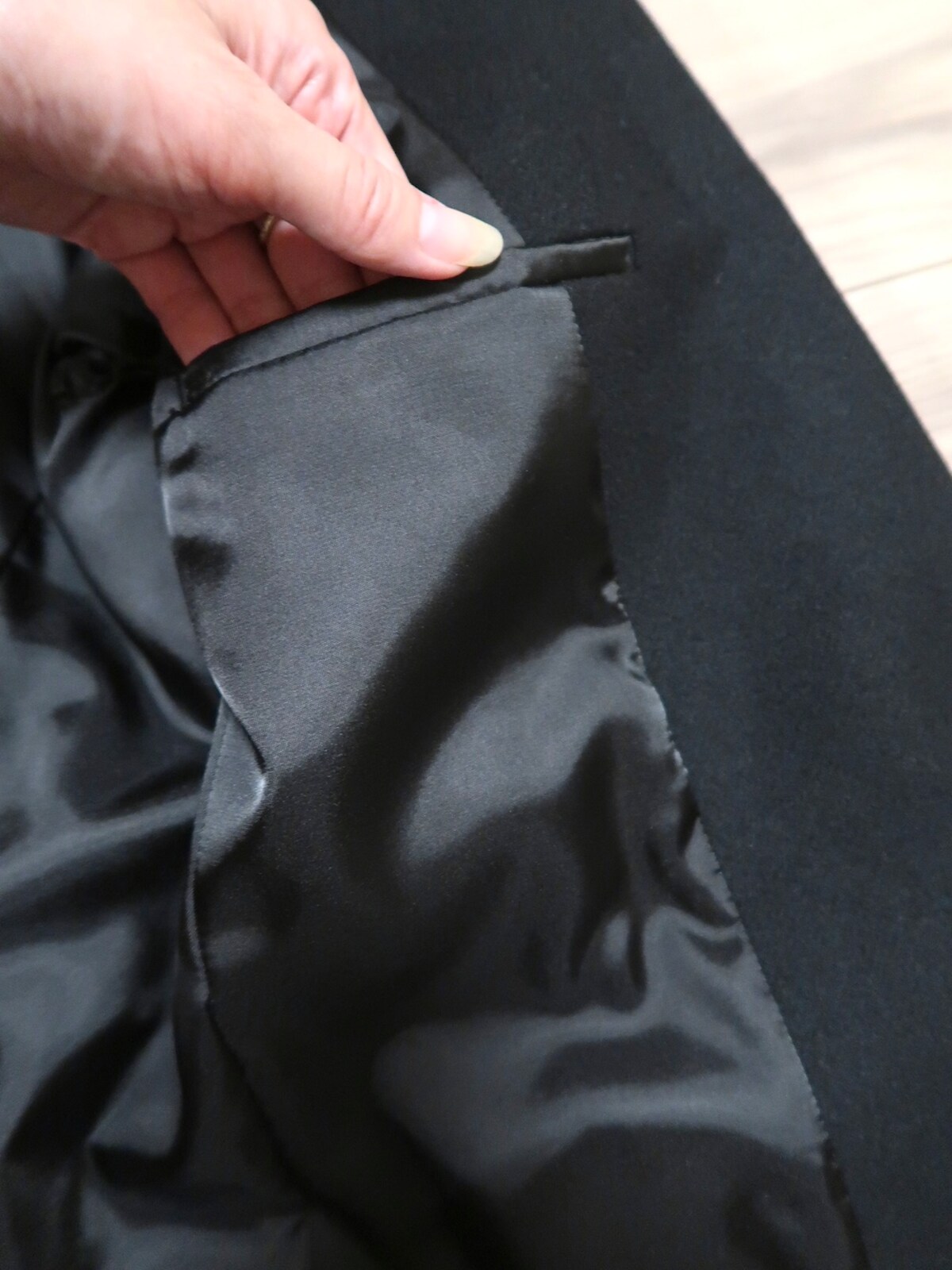  左胸の内側には便利な内ポケットつき