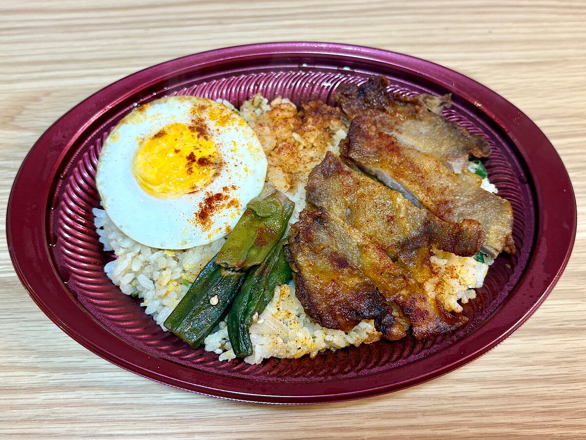 「成城石井自家製 台湾風排骨(パイコー)レタス炒飯」755円（税込） 
