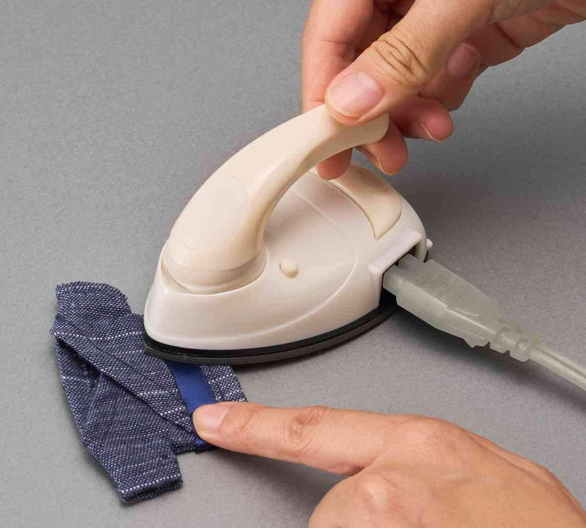 「キャンドゥ」販売の「プチアイロン」