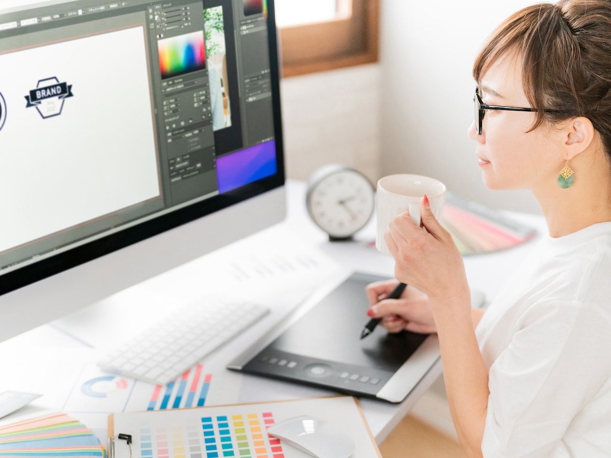 イラスト制作などで便利な生成AI。しかし仕事で安易に使うと、思わぬトラブルに発展する可能性も…。　※画像出典：PIXTA