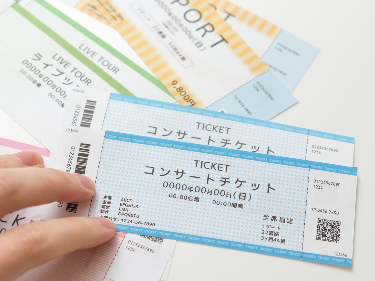 副業で人気の「せどり」。その感覚でチケット転売に手を出すのは危険! ※画像出典：PIXTA