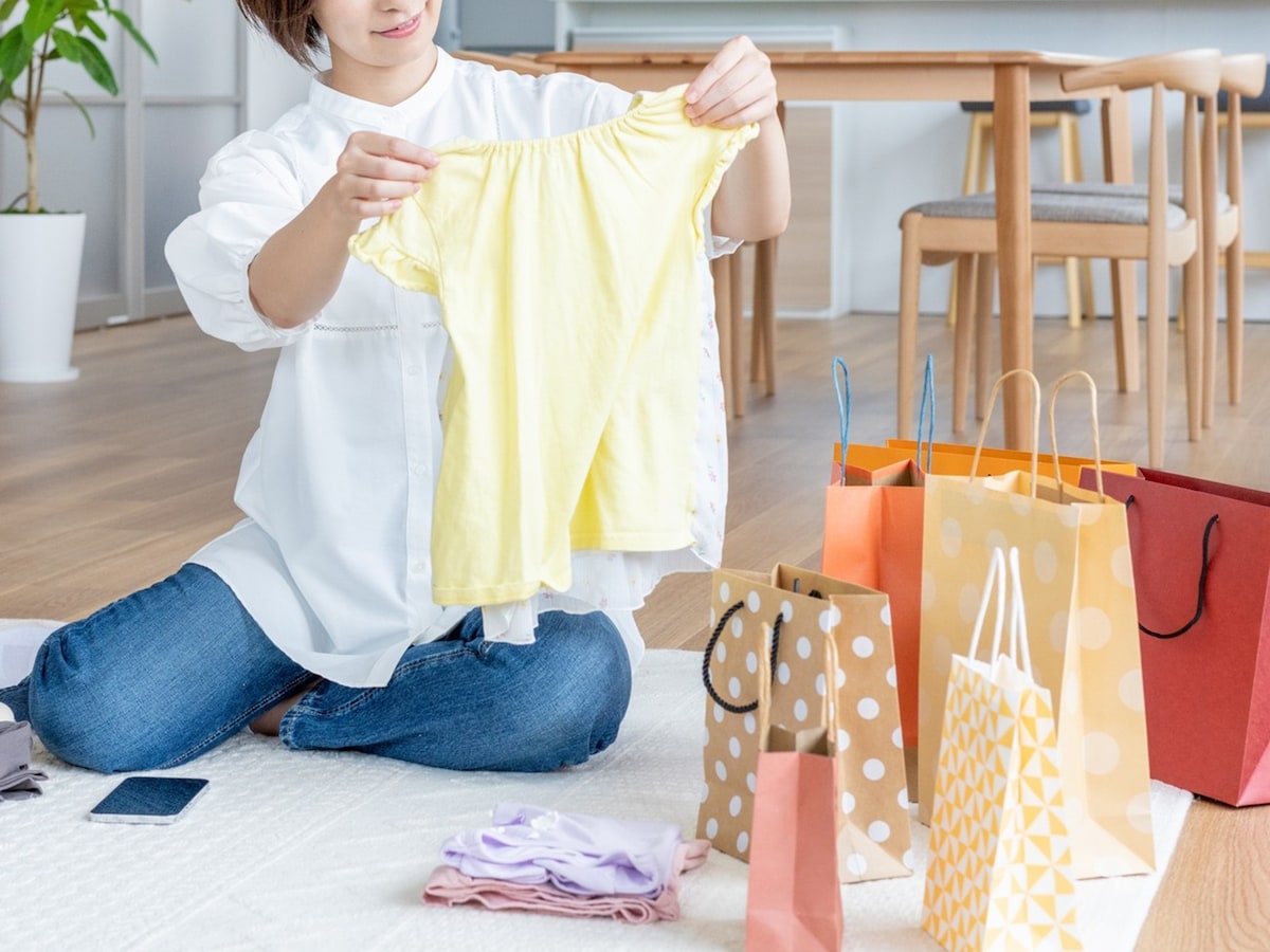 せっかく子ども服がセールで安く買えたのに、一度も袖を通さず買い直すことになるなんて…… ※画像：PIXTA