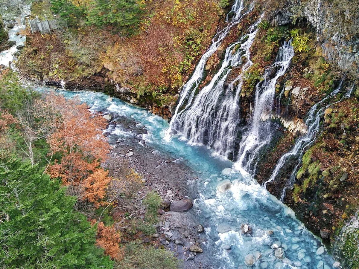 通称「ブルーリバー」と呼ばれる美瑛川(北海道)※撮影:大谷修一
