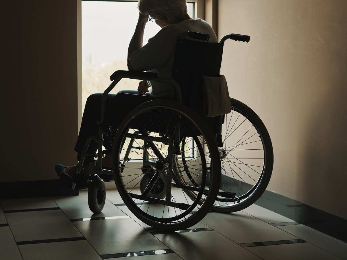 自分の老後にも直結する親の介護やお金の問題。親子共倒れのリスクを避けるためにすべきことは？※画像出典：Shutterstock.com