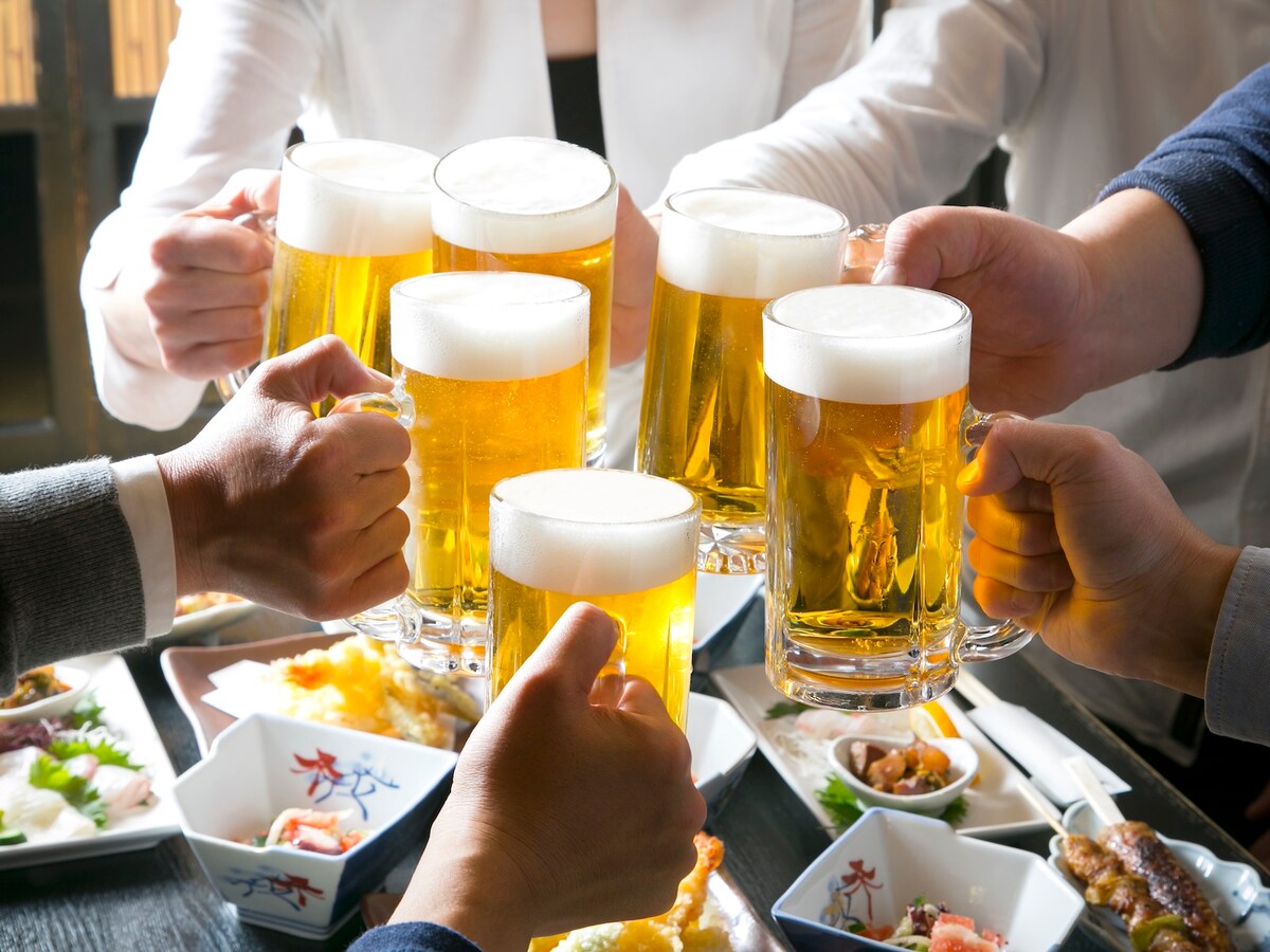 飲み会だって内容によって行く行かないを決めたいときがあるが……（画像：PIXTA）