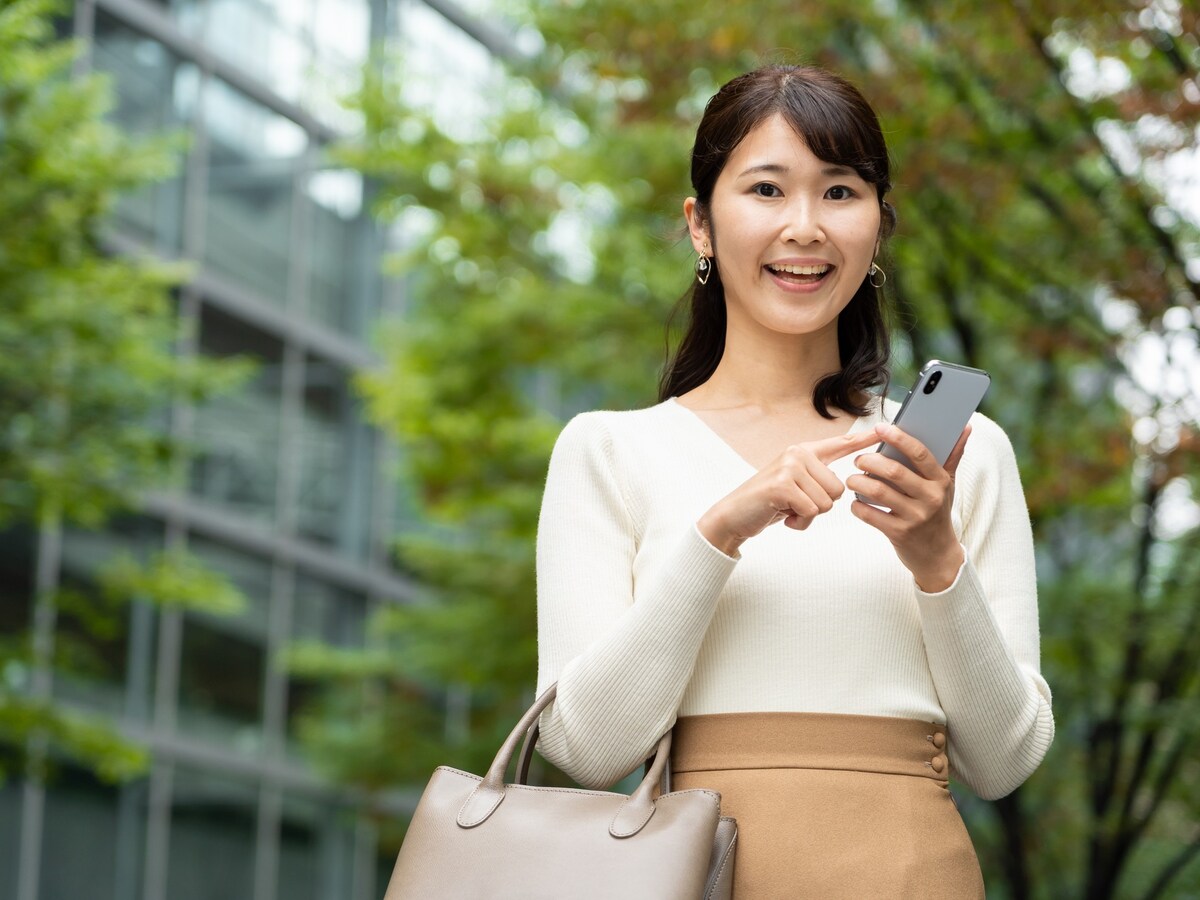 ゆうちょ銀行の定期貯金に預け替えを検討中。2年後にもらえる利息はいくら？※画像：amanaimages