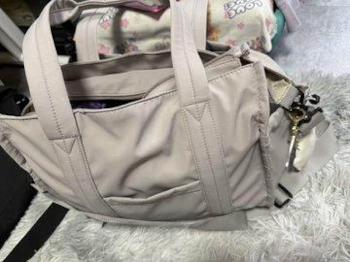 ワークマンの「高撥水マルチシートインマザーズ2WAYトートバッグ」は仕切りポケットも充実