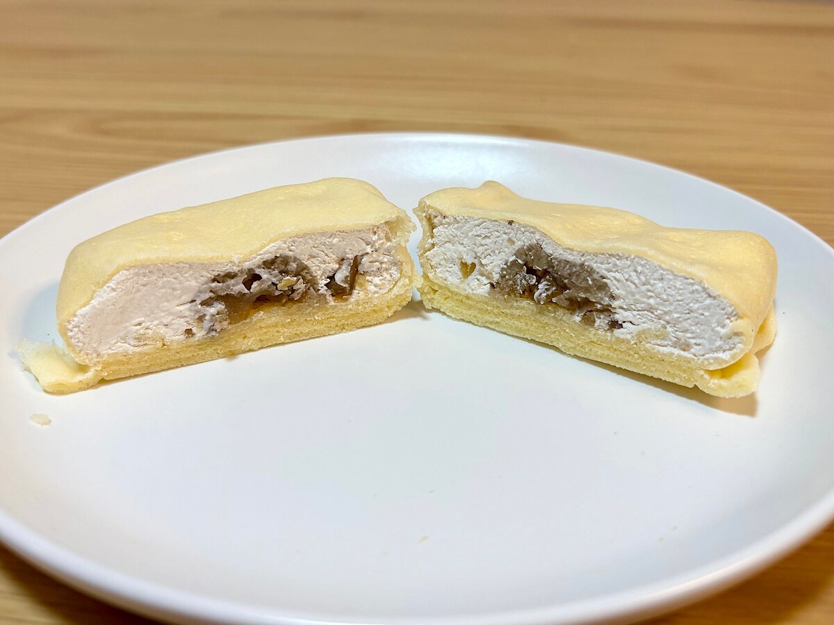 もちもちのクレープに栗の風味が口いっぱいに広がります