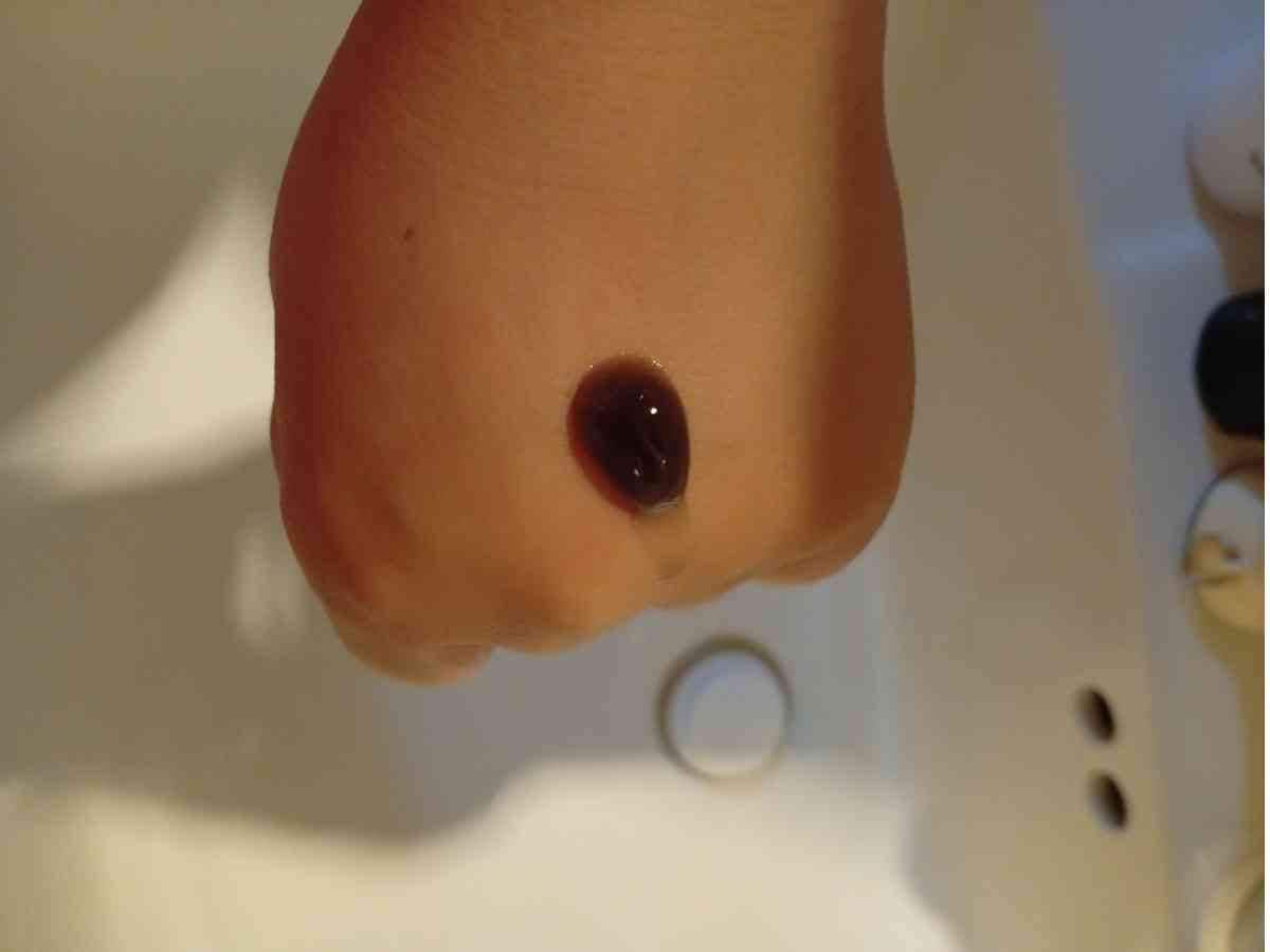 花王の「ビオレ おうちdeエステ 肌をなめらかにするマッサージ洗顔ジェル 黒」