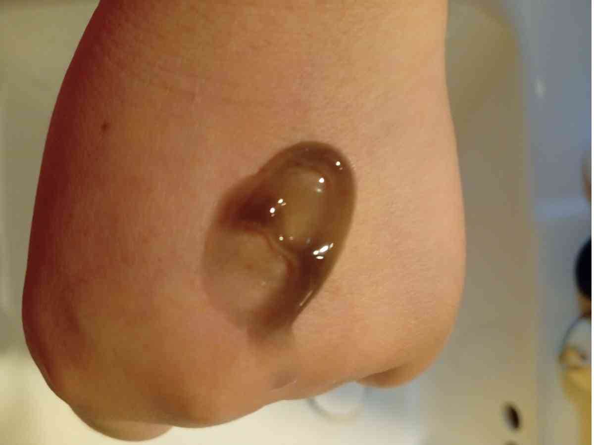 花王の「ビオレ おうちdeエステ 肌をなめらかにするマッサージ洗顔ジェル 黒」