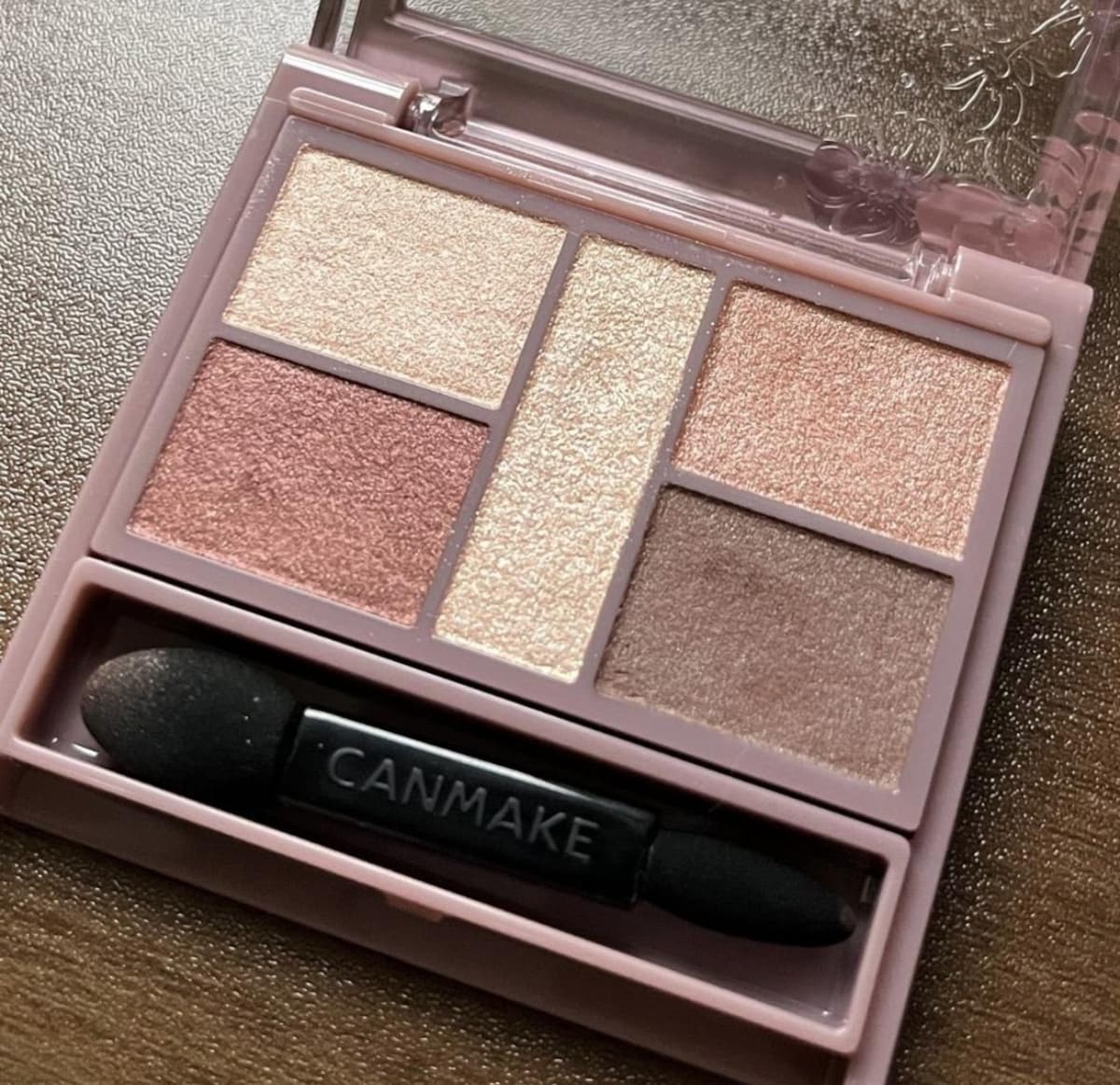 キャンメイクの「パーフェクトスタイリストアイズ」は発色と質感のバランスが良い