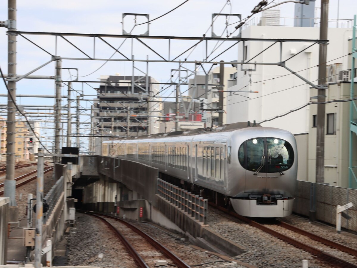 特急ラビュー