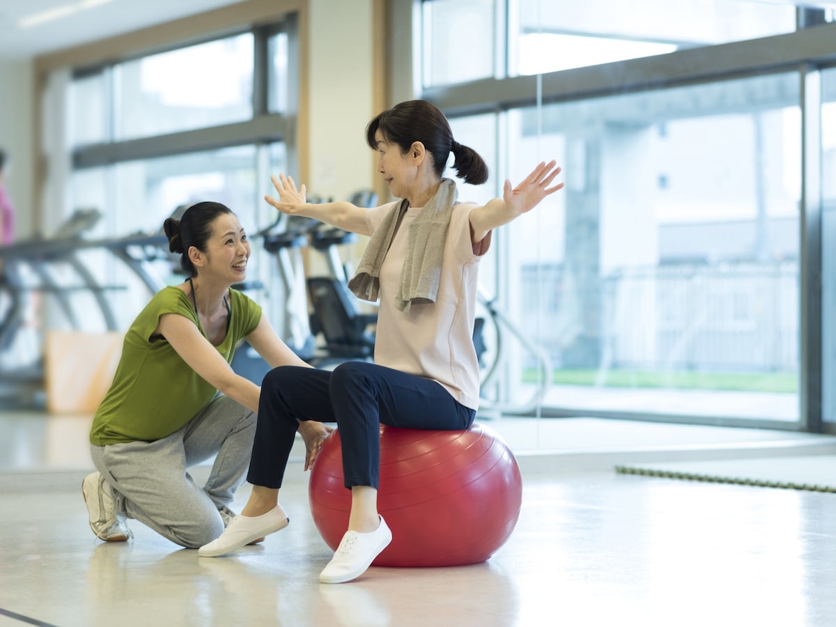 65歳から始める"ゆる筋トレ"ライフ！スポーツクラブのシニア割活用術※画像：amanaimages