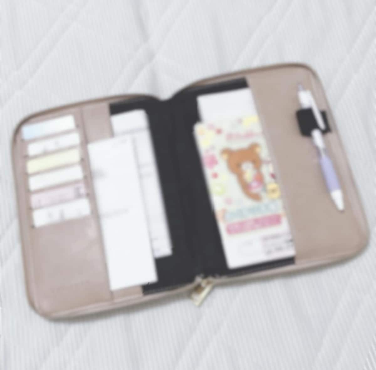 LUCIANNAの「B6手帳ケース」は収納力も抜群