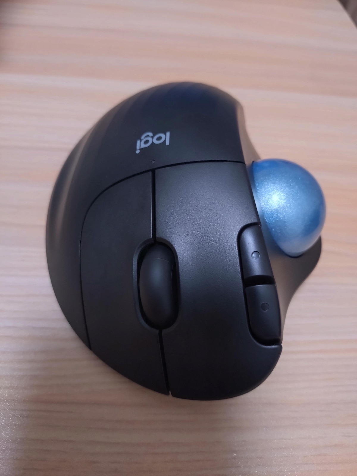 ロジクール「ワイヤレス トラックボールマウス」は静音設計が特徴