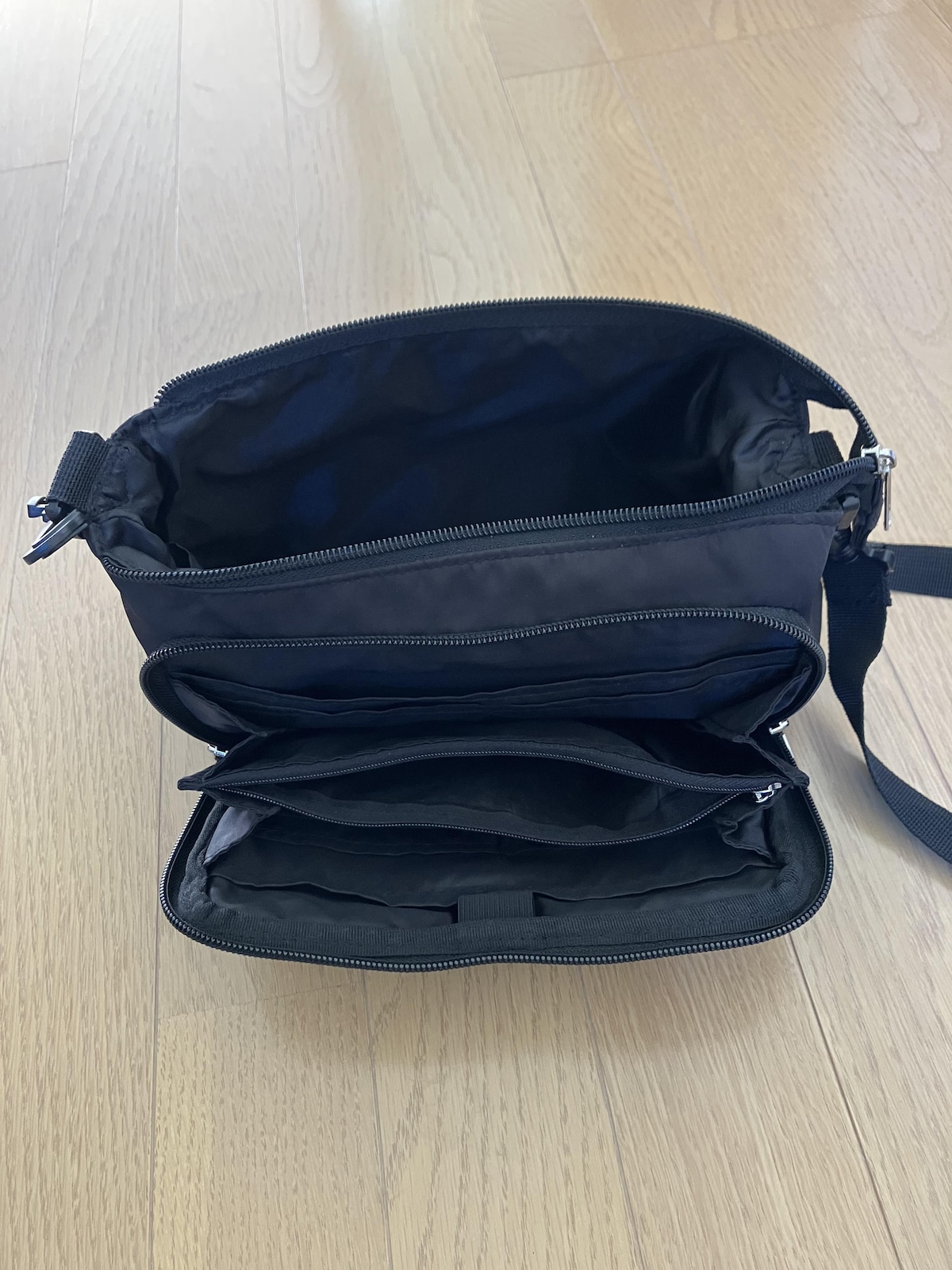 ワークマン「高撥水Dayライフショルダーポーチ」は収納力抜群