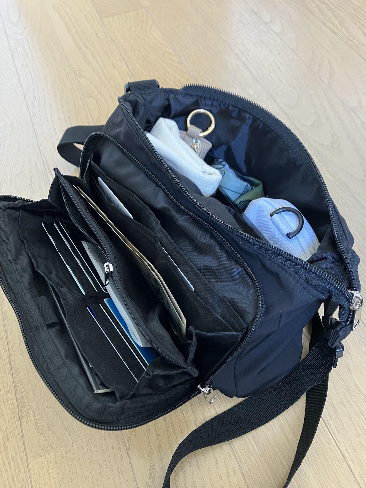 ワークマン「高撥水Dayライフショルダーポーチ」はさまざまなシーンで活用できる