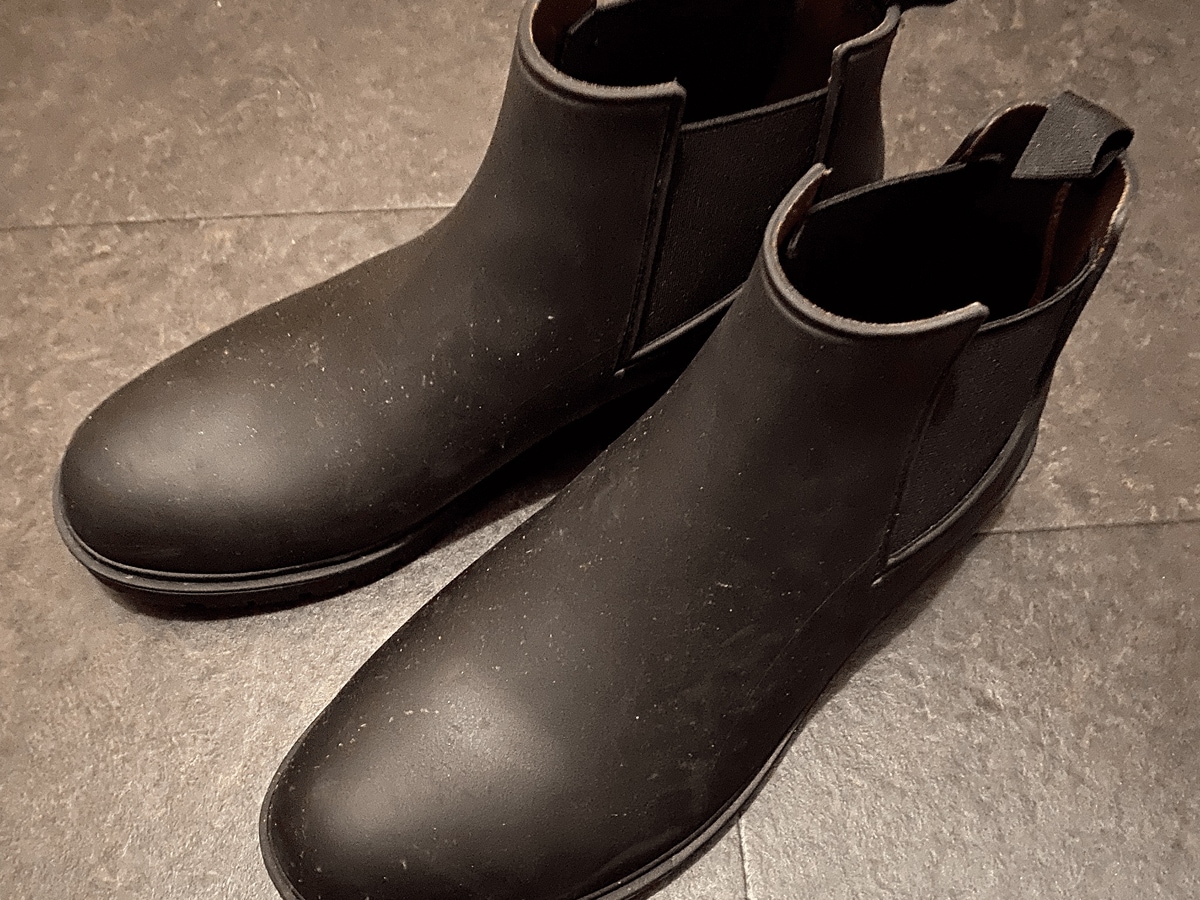 ワークマンの「防水サファリサイドゴア」は家族旅行で活躍するブーツ！