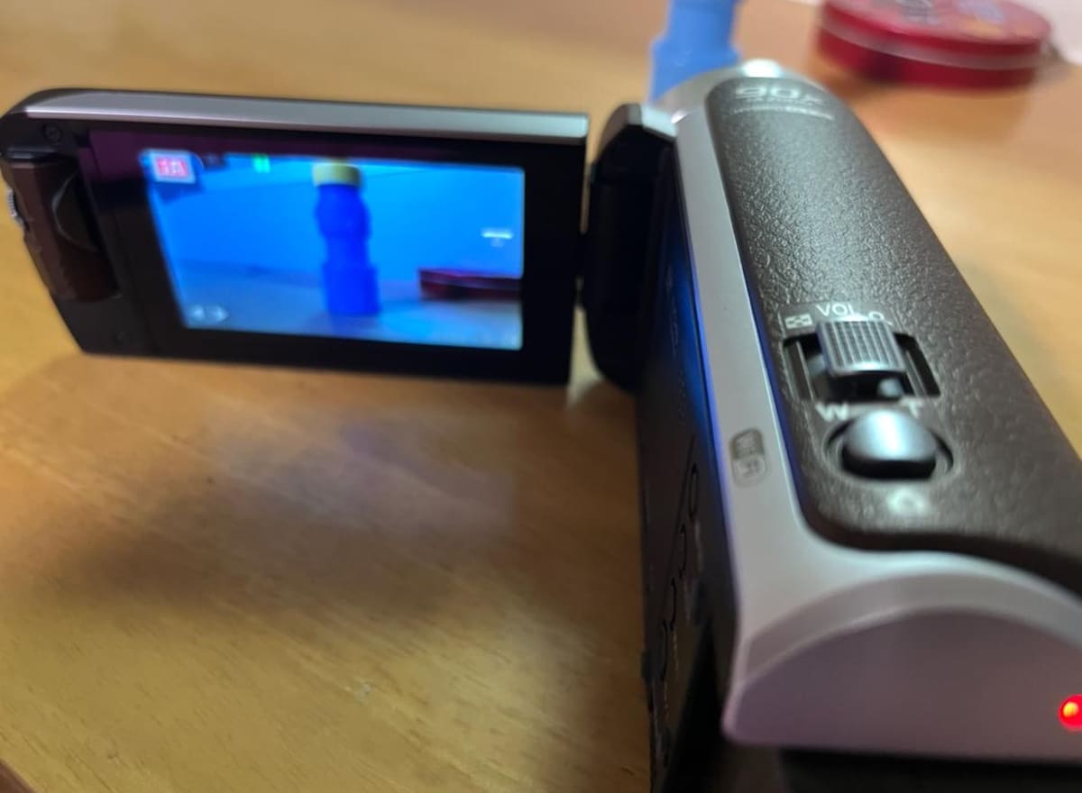 Panasonicの「デジタルハイビジョンビデオカメラHC-W590MS」は持ち運び便利