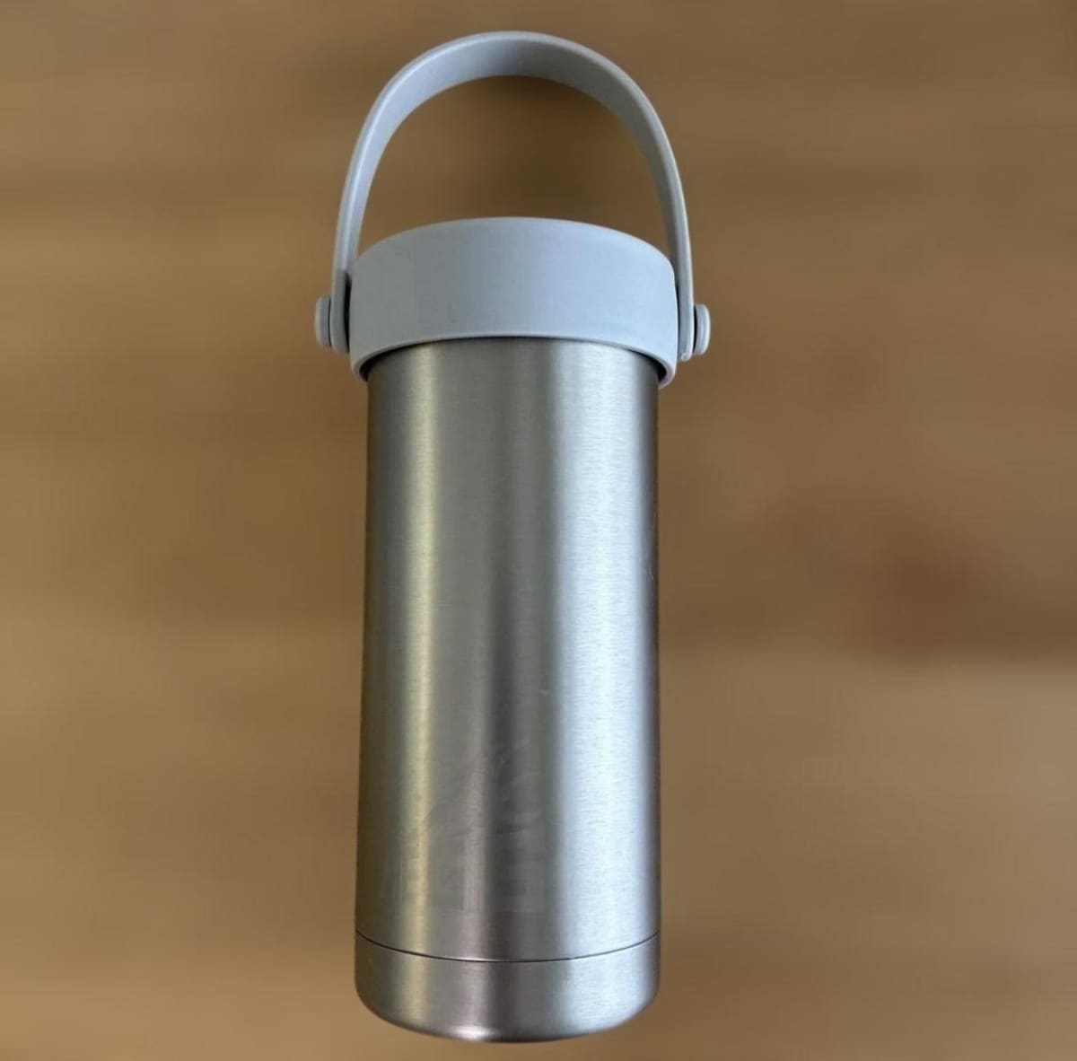 ワークマンの「500ml専用 真空保冷ペットボトルホルダー」は保冷力が高い