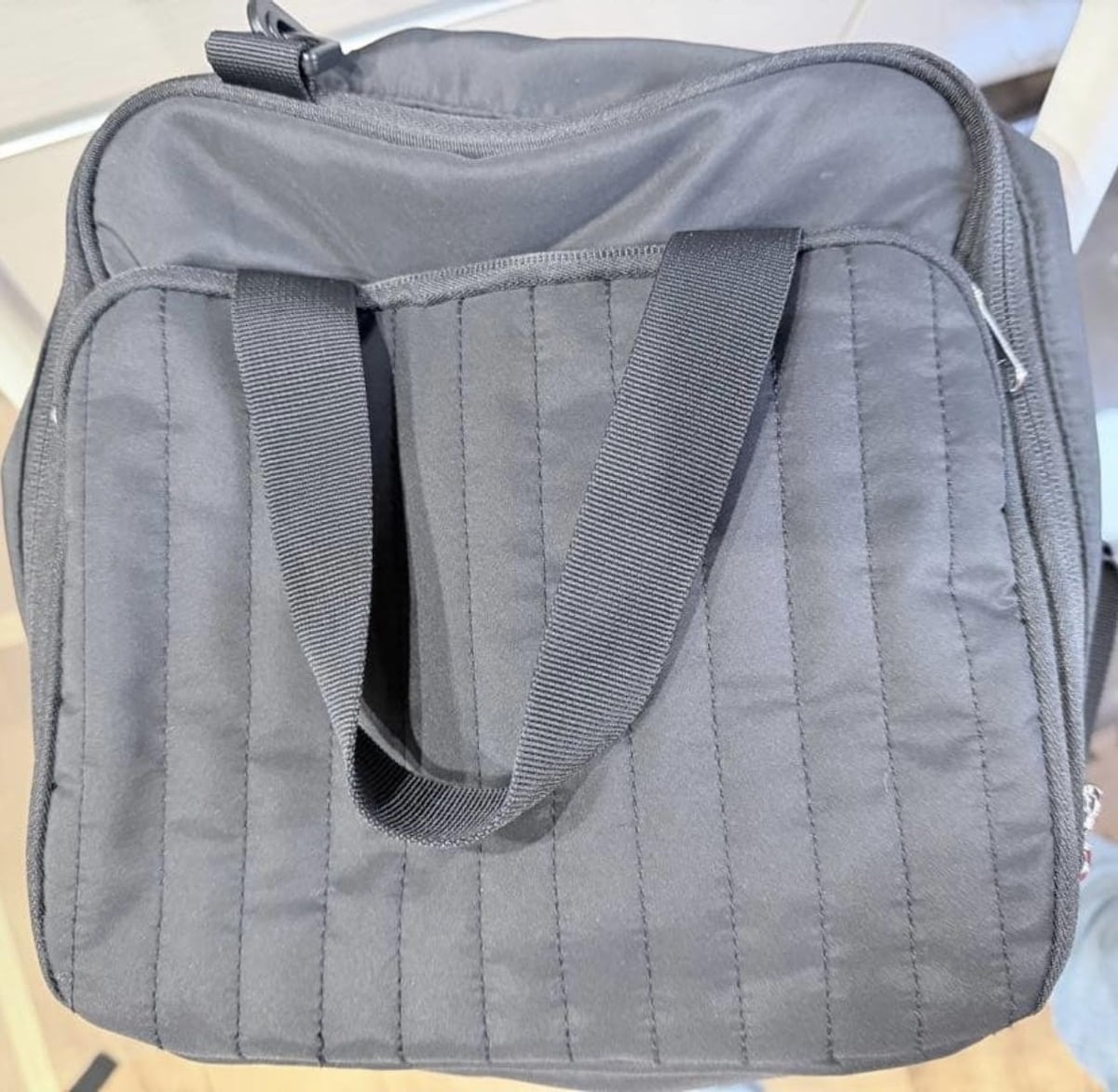 ワークマンの「高撥水 マザーズ圧縮ショルダーバッグ」は生地に撥水性がある