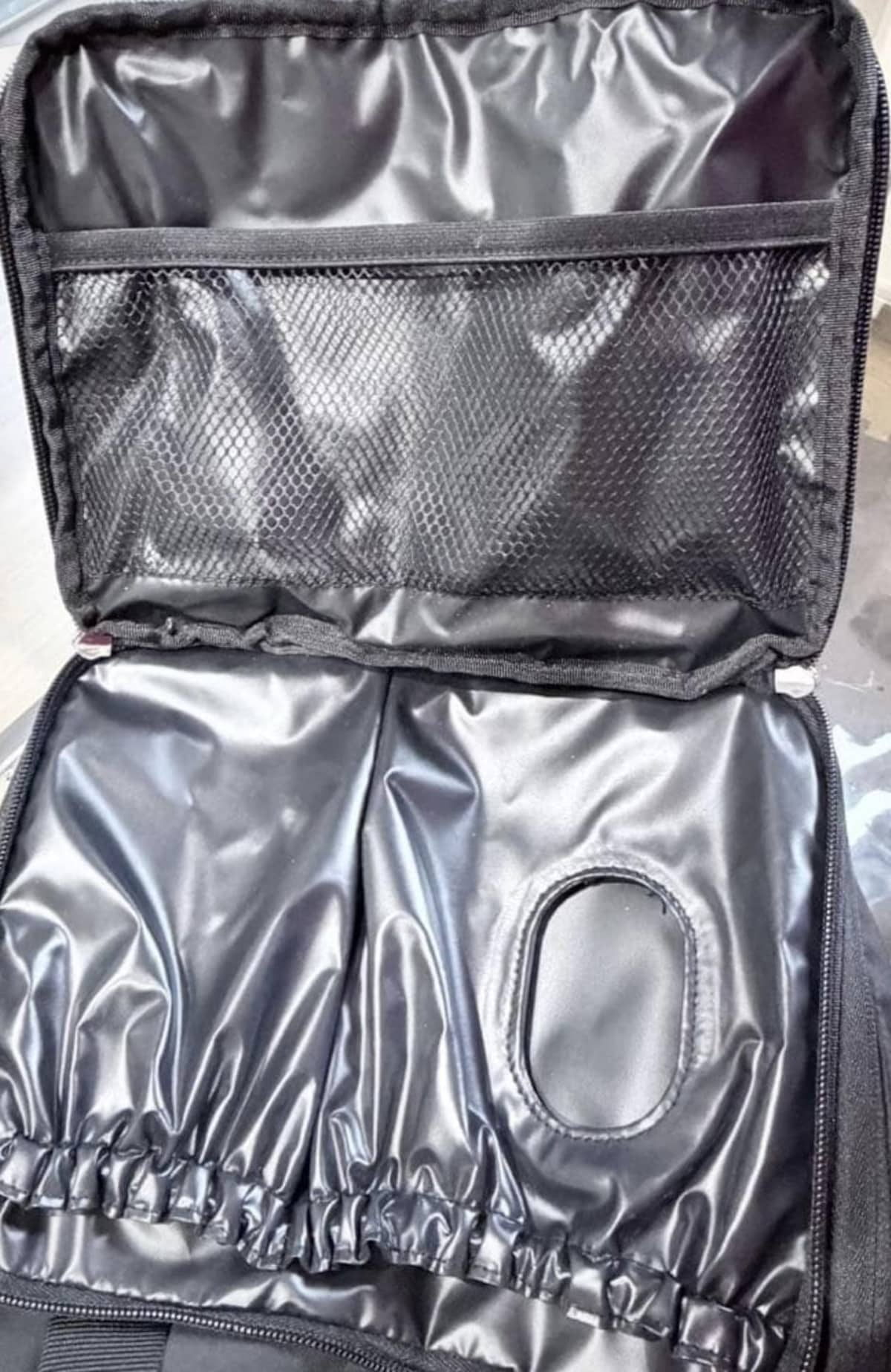 ワークマンの「高撥水 マザーズ圧縮ショルダーバッグ」はポケットも豊富