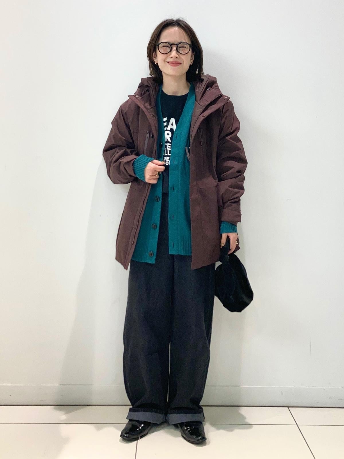 インナーに取り入れて差し色効果も狙えます　出典：StyleHint