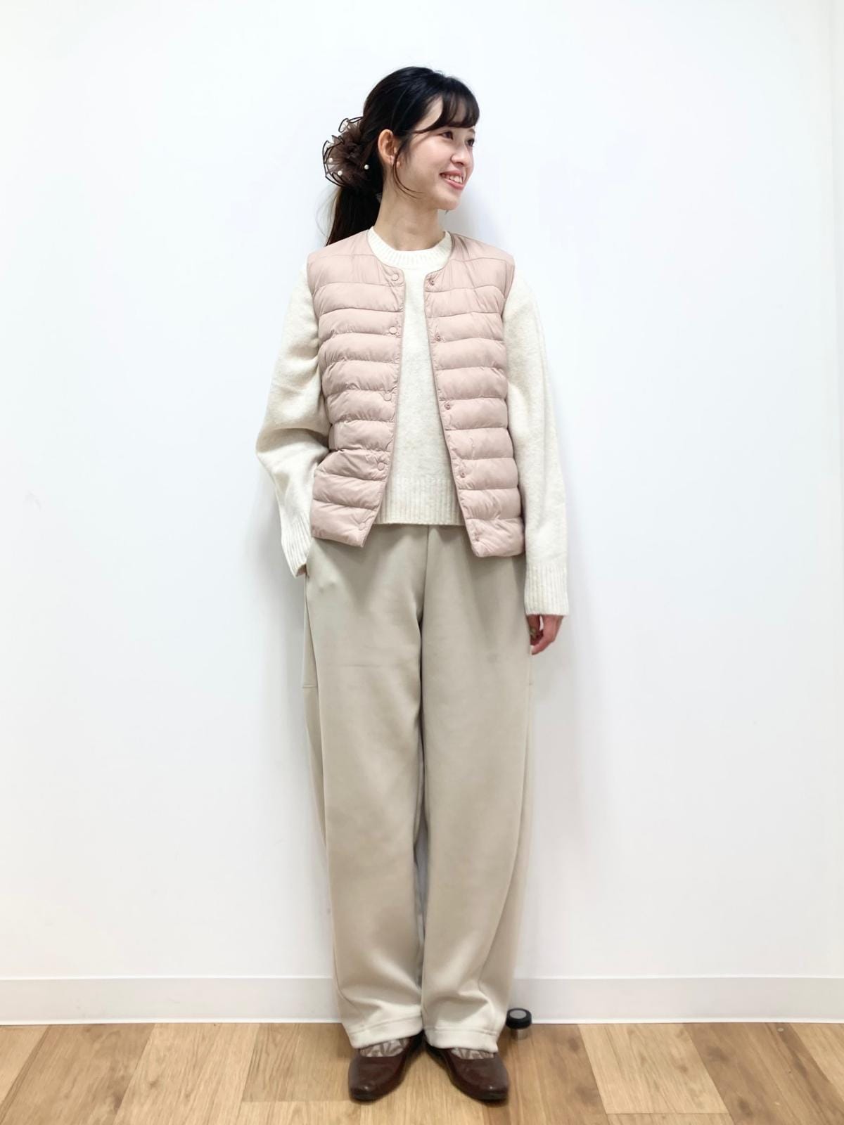 肌寒い日にさっと羽織れて、室内でも活躍します　出典：StyleHint