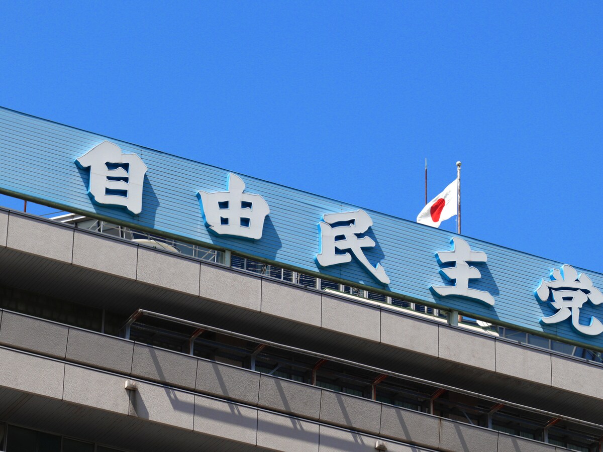 第2次安倍政権時、なぜ野党やマスメディアの批判は国民に響かなかったのか？？※サムネイル画像：PIXTA